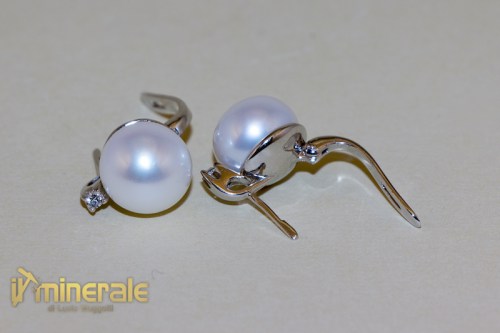 OR4-09Oxy25000-3_Gioielli_oro_orecchini_perle_coltivate_brillanti_gold_jewels_earrings.logo