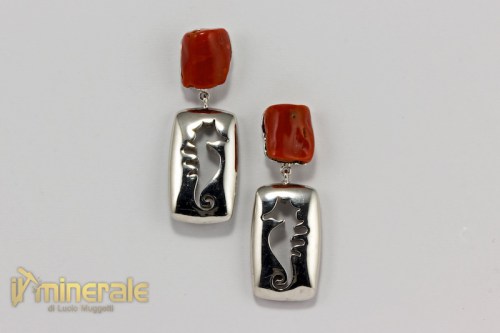 OR4-22Ful9185-2_gioielli_argento_pietre_dure_orecchini_pendenti_corallo_rosso.logo