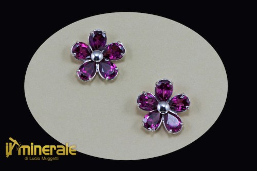 OR547FAor26600-1_Gioielli_oro_orecchini_pietre_semipreziose_dure_granato_rodolite_gold_jewels_earrings.logo