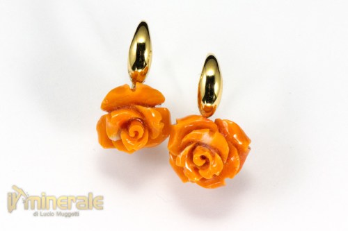 OR6-23Oxy310-2_gioielli_oro_orecchini_monachella_pietre_dure_semipreziose_preziose_corallo_arancio_giappone_brillanti.logo
