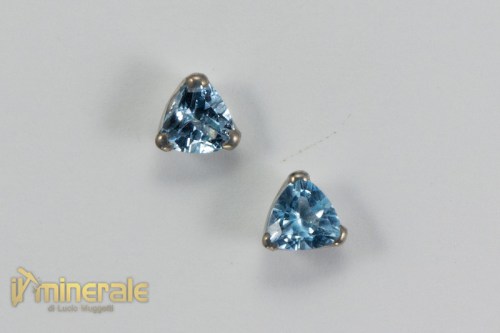OR9-23Arn1350-2_gioielli_argento_pietre_dure_semipreziose_orecchini_pressione_topazio_azzurro.logo7