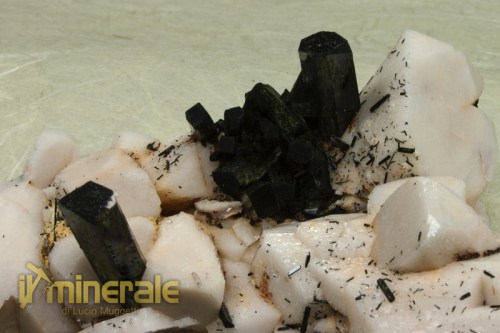 mn299-2_minerali_collezione_egirina_ortoclasio-malawi