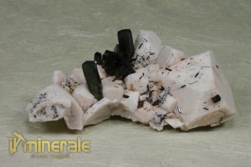 mn299_minerali_collezione_egirina_ortoclasio-malawi